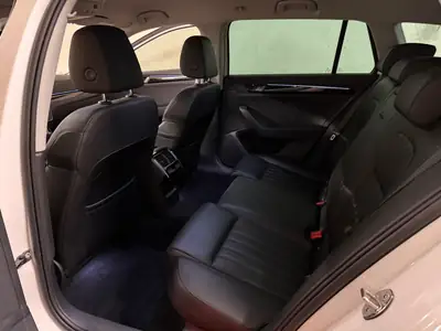 Skoda Superb Combi 2.0 TDi L&K 4x4 — Monospace familial robuste, 4x4 intégral et service complet — Thumbnail 13