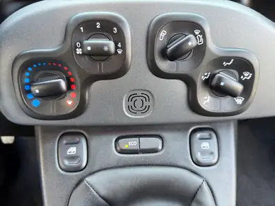 Fiat Panda 0.9 Cross TwinAir Turbo 4x4 — Petit baroudeur robuste et économe — Thumbnail 16