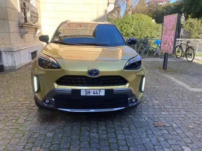 Toyota Yaris Cross 1.5 Premiere Edition — Hybride AWD, Équipement premium et 25 957 km — côté