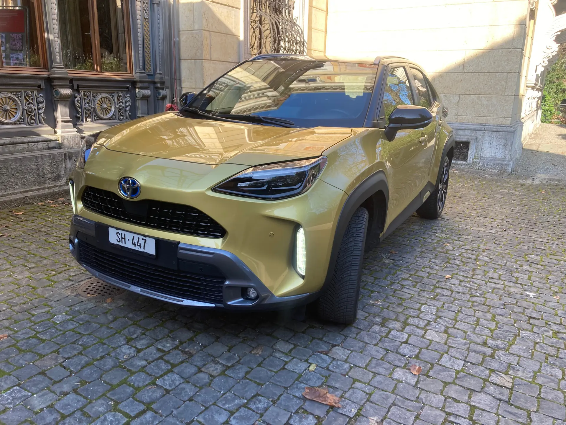 Toyota Yaris Cross 1.5 Premiere Edition — Hybride AWD, Équipement premium et 25 957 km — vue extérieure