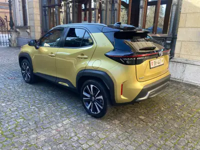 Toyota Yaris Cross 1.5 Premiere Edition — Hybride AWD, Équipement premium et 25 957 km — intérieur
