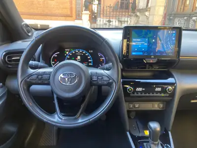 Toyota Yaris Cross 1.5 Premiere Edition — Hybride AWD, Équipement premium et 25 957 km — Miniature 15