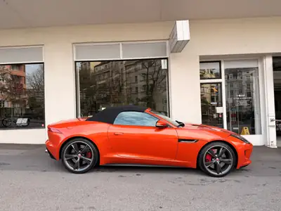 Jaguar F-Type Convertible 5.0 V8 S/C — Roadster british de prestige, couleur Fire Sand mythique — Miniatur 8