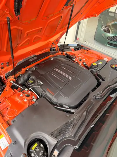 Jaguar F-Type Convertible 5.0 V8 S/C — Roadster british de prestige, couleur Fire Sand mythique — Miniatur 13