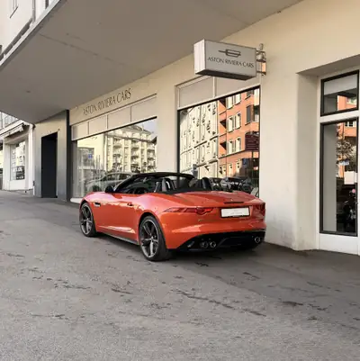 Jaguar F-Type Convertible 5.0 V8 S/C — Roadster British iconique, 495 ch et couleur de lancement — tableau de bord