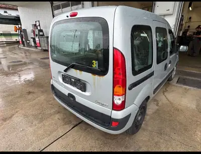 Renault Kangoo 2008 — Utilitaire compact fiable, sans sinistre, gris métallisé — fianco