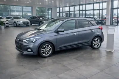 Hyundai i20 1.0 T-GDi Vertex — Citadine dynamique, frais ab MFK et lenkradheizung — vista posteriore