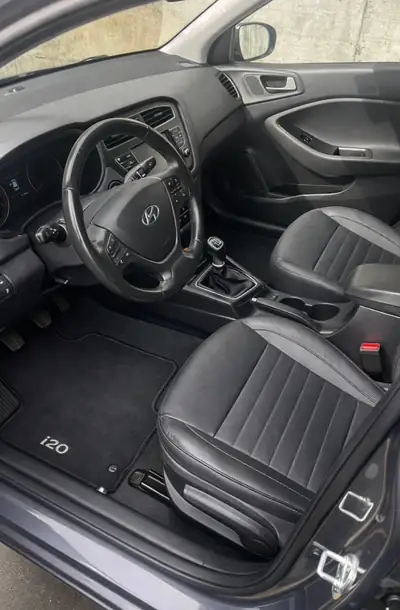 Hyundai i20 1.0 T-GDi Vertex — Citadine dynamique, frais ab MFK et lenkradheizung — interni