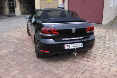 VW Golf Cabrio 1.2 TSI BMT Blackline — Cabriolet sportif, 88'000 km, toit ouvert — vista posteriore