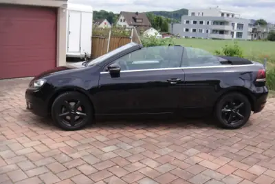VW Golf Cabrio 1.2 TSI BMT Blackline — Cabriolet sportif, 88'000 km, toit ouvert — fianco
