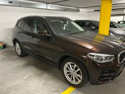 BMW X3 xDrive 20d xLine — Diesel performant, toit panoramique, excellent état — intérieur
