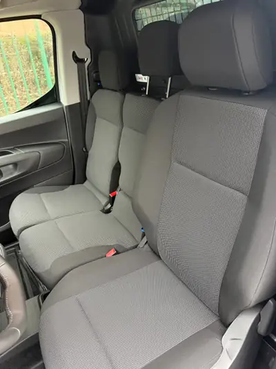 Peugeot Partner 1.5 Blue HDi Long — Utilitaire compact économe, 39 km au compteur — rear view