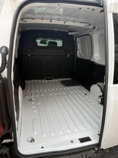 Peugeot Partner 1.5 Blue HDi Long — Utilitaire compact économe, 39 km au compteur — dashboard