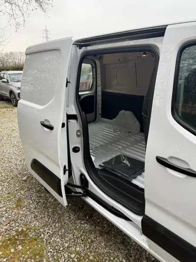 Peugeot Partner 1.5 Blue HDi Long — Utilitaire compact économe, 39 km au compteur — interior