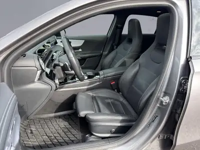 Mercedes-Benz A 250 AMG Line 4MATIC — Berline sportive, 224 ch et transmission intégrale — Miniature 9