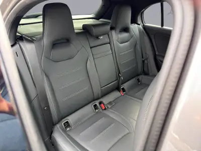 Mercedes-Benz A 250 AMG Line 4MATIC — Berline sportive, 224 ch et transmission intégrale — Miniature 17