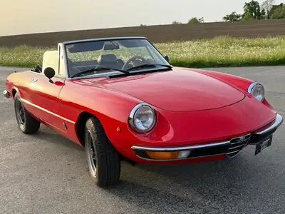 Alfa Romeo Spider 2.0 Veloce 1982 — Cabriolet légendaire, 129'200 km, sans sinistre — Miniature 9