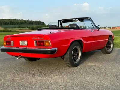 Alfa Romeo Spider 2.0 Veloce 1982 — Cabriolet légendaire, 129'200 km, sans sinistre — Miniature 8