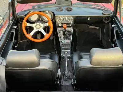 Alfa Romeo Spider 2.0 Veloce 1982 — Cabriolet légendaire, 129'200 km, sans sinistre — Miniature 13