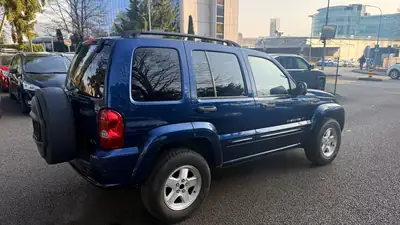 Jeep Cherokee 3.7 V6 Limited — SUV robuste, moteur V6 puissant, 185 000 km — dashboard