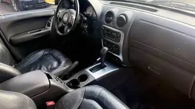 Jeep Cherokee 3.7 V6 Limited — SUV robuste, moteur V6 puissant, 185 000 km — detail