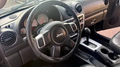 Jeep Cherokee 3.7 V6 Limited — SUV robuste, moteur V6 puissant, 185 000 km — Thumbnail 9