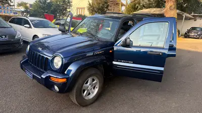 Jeep Cherokee 3.7 V6 Limited — SUV robuste, moteur V6 puissant, 185 000 km — Thumbnail 12