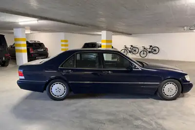 Mercedes-Benz S 600 W140 — Berline de prestige, 394 ch, histoire automobile — vista posteriore