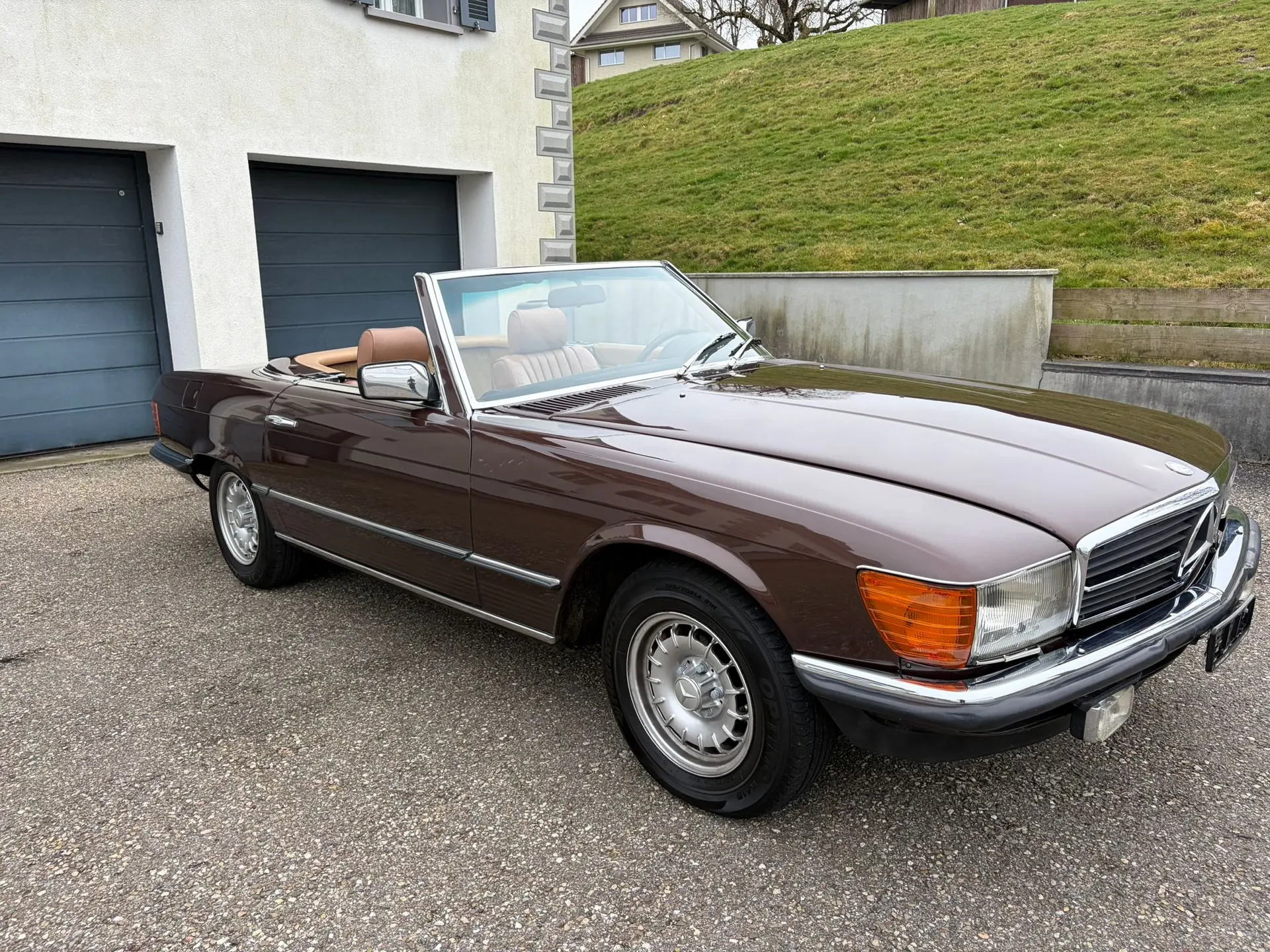 Mercedes-Benz SL 280 — Roadster iconique de 1981, sans accident, prêt pour la route — vista esterna