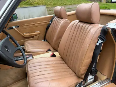 Mercedes-Benz SL 280 — Roadster iconique de 1981, sans accident, prêt pour la route — interni