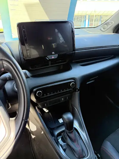 Toyota Yaris 1.5 GR Sport e-CVT — Hybride écologique, 34 500 km seulement — détail