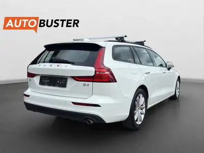 Volvo V60 B3 Mild Hybrid — Familial élégant, motorisation écologique et affaires complètes — Armaturenbrett