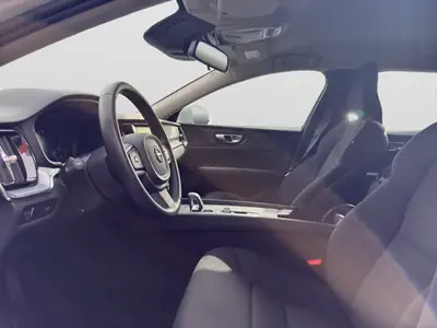 Volvo V60 B3 Mild Hybrid — Familial élégant, motorisation écologique et affaires complètes — Miniatur 9