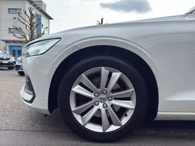 Volvo V60 B3 Mild Hybrid — Familial élégant, motorisation écologique et affaires complètes — Miniatur 16