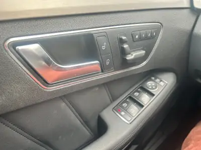 Mercedes-Benz E 500 CGI BlueEfficiency — Berline prestigieuse 408 ch, 4Matic, état impeccable — Miniatur 11