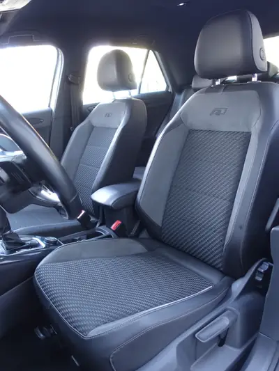 Volkswagen T-Roc 2.0 TSI 190 ch — SUV complet avec transmission intégrale et équipements premium — Thumbnail 9