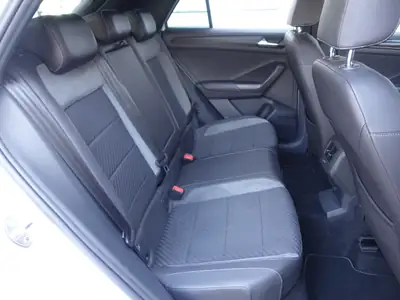 Volkswagen T-Roc 2.0 TSI 190 ch — SUV complet avec transmission intégrale et équipements premium — Thumbnail 15