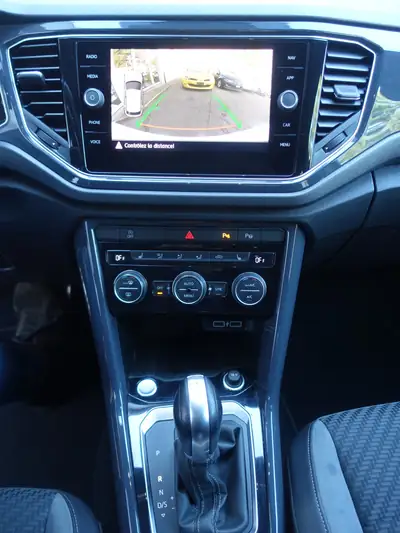Volkswagen T-Roc 2.0 TSI 190 ch — SUV complet avec transmission intégrale et équipements premium — Thumbnail 13