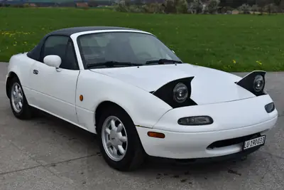 Mazda MX-5 1.6i-16 — Roadster classique de 1994, propulsion pure et plaisir de conduire — exterior view