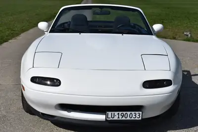 Mazda MX-5 1.6i-16 — Roadster classique de 1994, propulsion pure et plaisir de conduire — dashboard