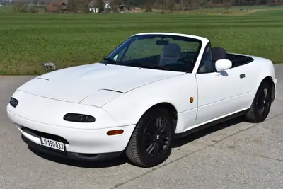 Mazda MX-5 1.6i-16 — Roadster classique de 1994, propulsion pure et plaisir de conduire — detail