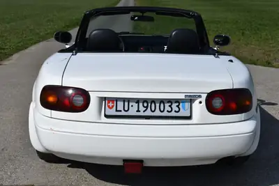 Mazda MX-5 1.6i-16 — Roadster classique de 1994, propulsion pure et plaisir de conduire — Thumbnail 9