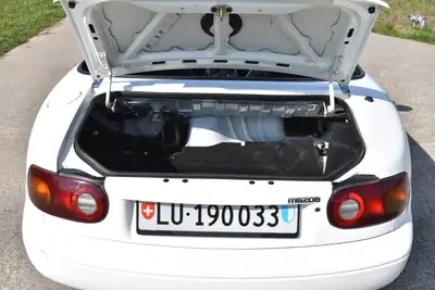 Mazda MX-5 1.6i-16 — Roadster classique de 1994, propulsion pure et plaisir de conduire — Thumbnail 10