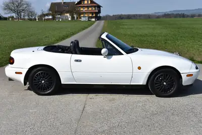 Mazda MX-5 1.6i-16 — Roadster classique de 1994, propulsion pure et plaisir de conduire — Thumbnail 12