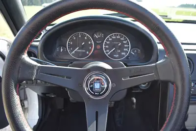 Mazda MX-5 1.6i-16 — Roadster classique de 1994, propulsion pure et plaisir de conduire — Thumbnail 15