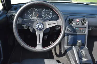 Mazda MX-5 1.6i-16 — Roadster classique de 1994, propulsion pure et plaisir de conduire — Thumbnail 14