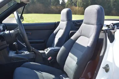 Mazda MX-5 1.6i-16 — Roadster classique de 1994, propulsion pure et plaisir de conduire — Thumbnail 13