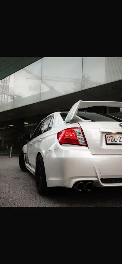 Subaru WRX STI Sport 2.5 Turbo 4WD — Berline sportive 301 ch, châssis KW, moins de 100 000 km — Innenraum
