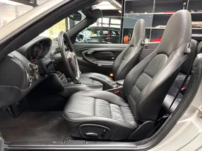 Porsche 911 Carrera 4 Cabriolet 2003 — Roadster mythique, état neuf, 22 798 km — Miniature 10