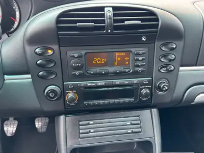 Porsche 911 Cabriolet Carrera 2 — Chef-d'œuvre décapotable, 30'000 km seulement — Thumbnail 14